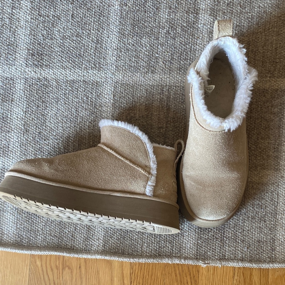 Koolaburra Women's Slip-On Faux Shearling Booties in Beige